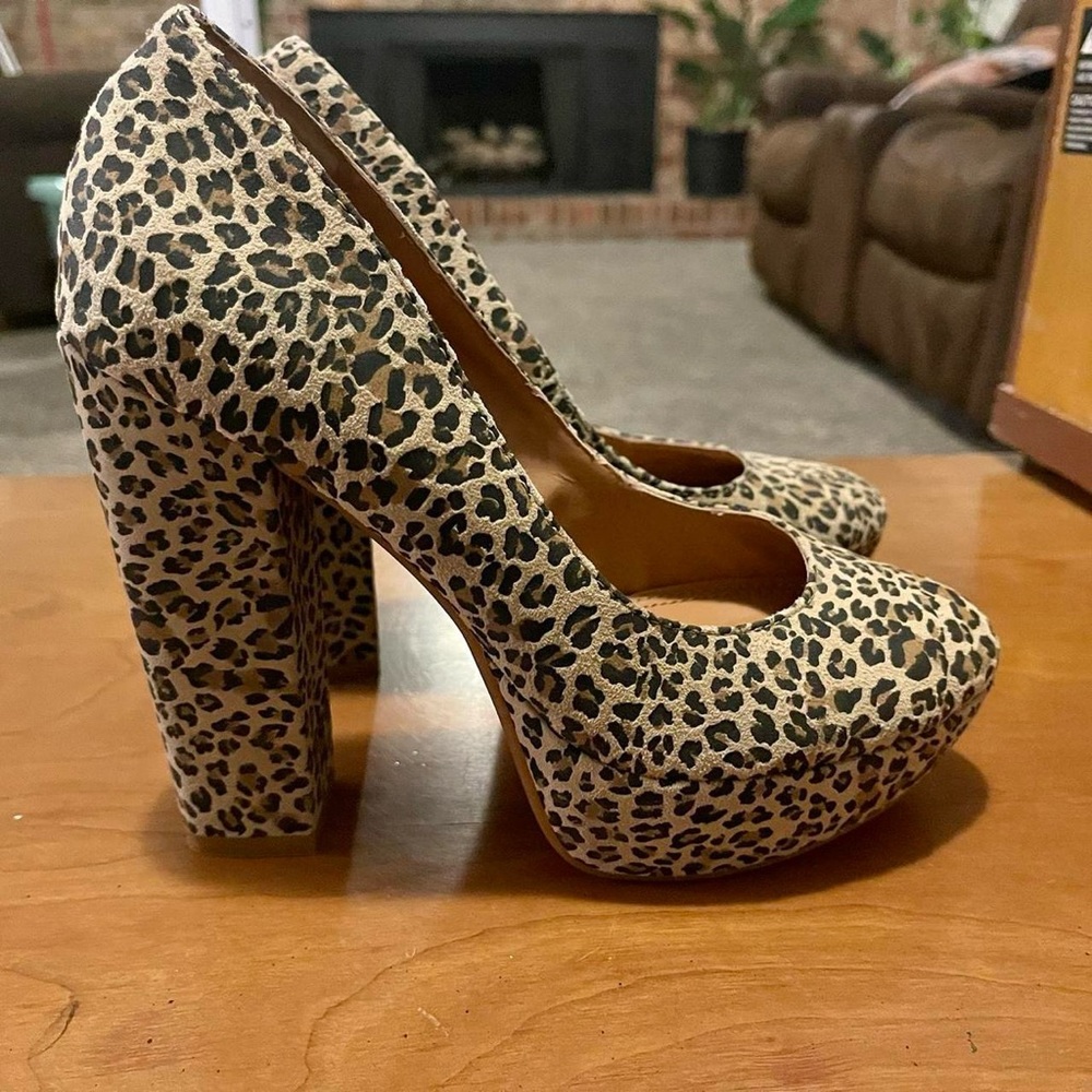 Brand New Gianni Bini Suede Leather Leopard Print Chunky Heels Size 7M NWOT